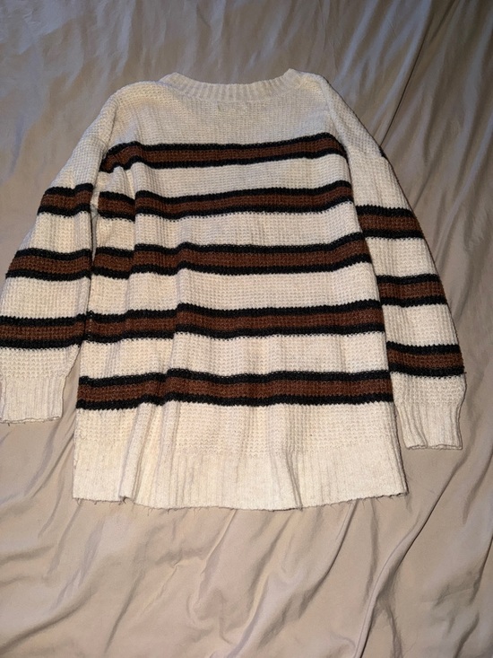 American Eagle Cream & Brown Striped V-Neck Women's Sweater - Picture 4 of 4